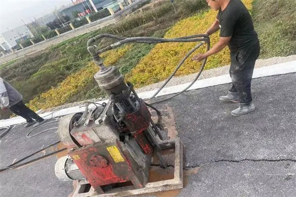曲沃马路面下沉注浆加固